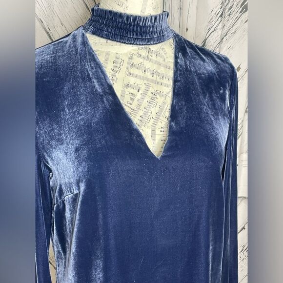 Intermix Velvet Blue Top Choker Neckline M - Picture 2 of 8